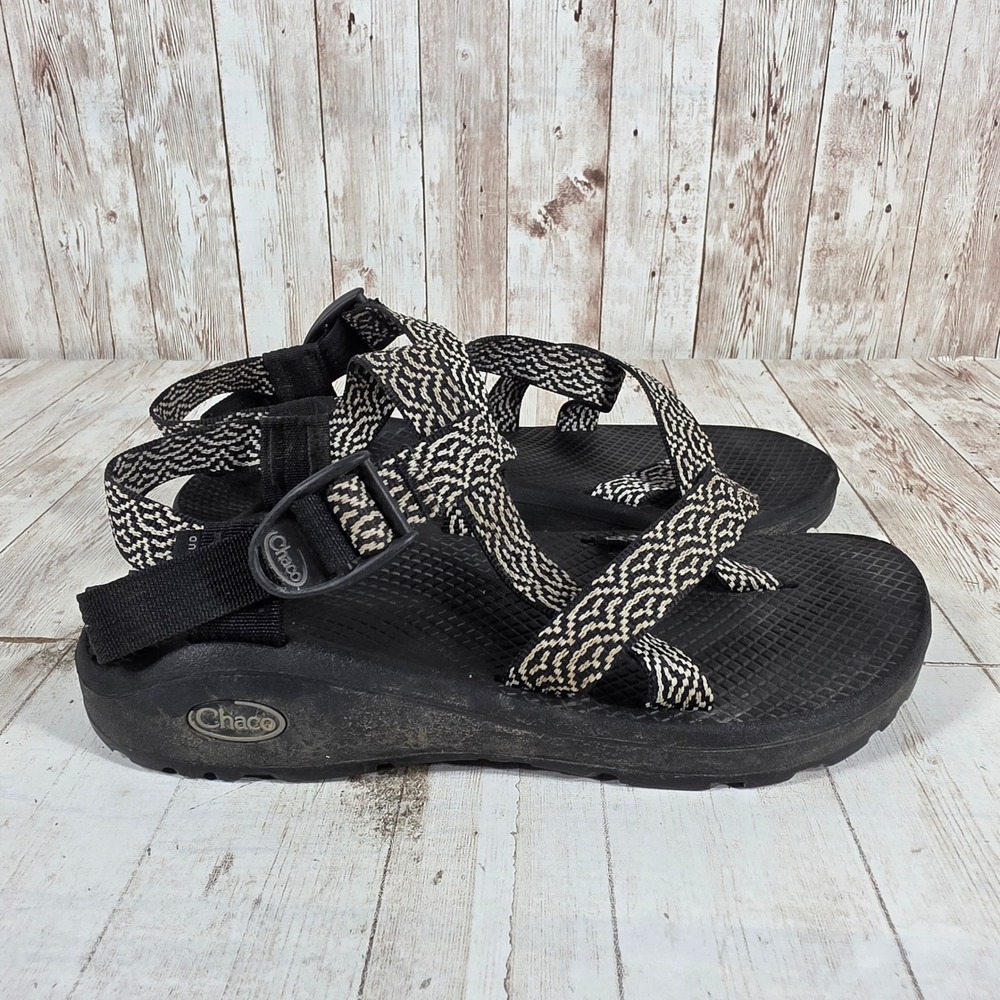Chaco Z/Cloud 2 Womens 8 Black White Patterned Toe Loop Hiking Sandals J106556